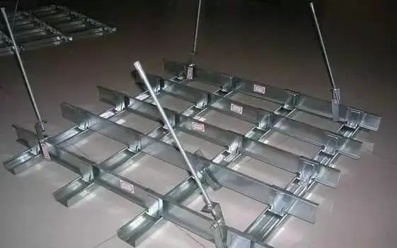吊燈施工的龍骨安裝步驟。